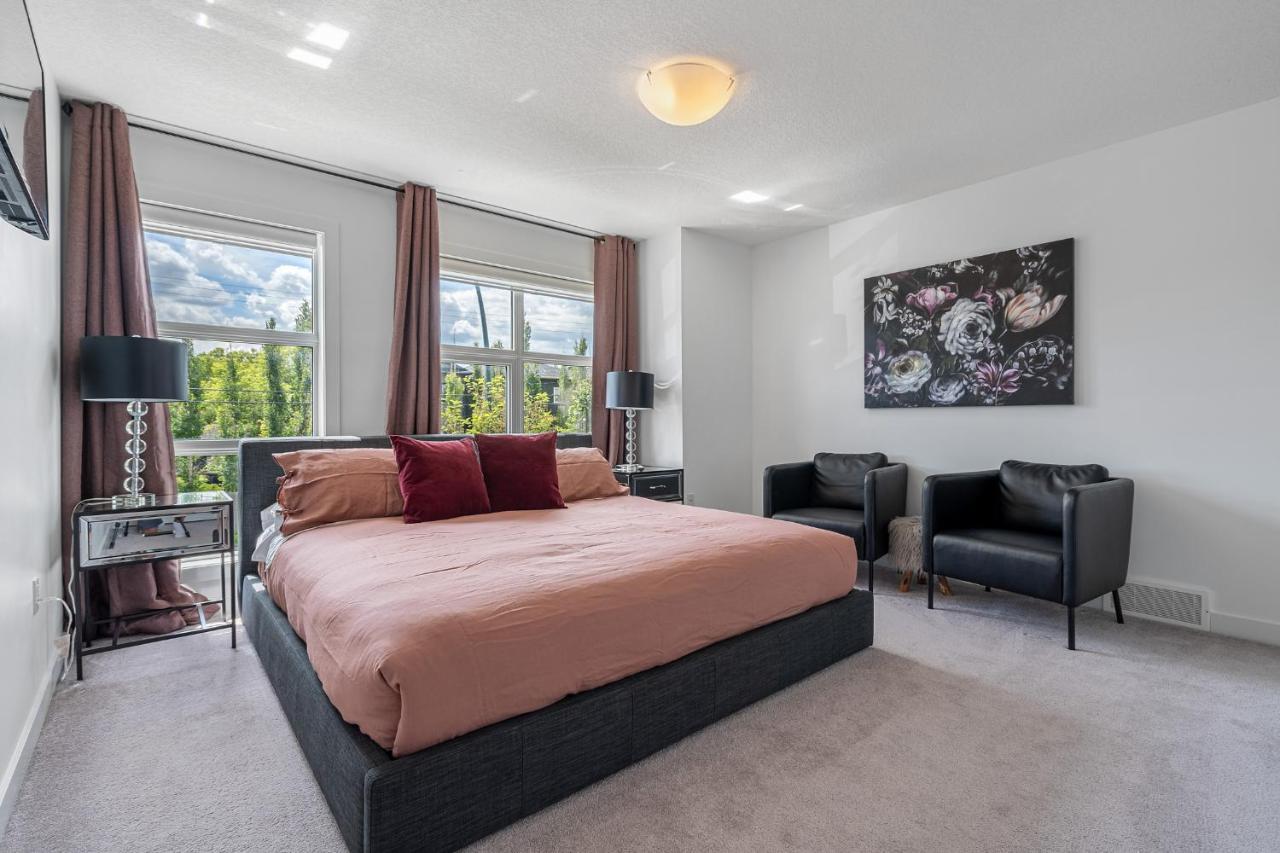Luxury Spacious Private House Near City Centre Calgary Exterior photo
